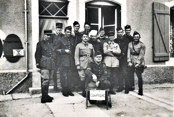 Les gradés de la 14e batterie à Liffol-le-Grand Vosges en septembre 1939